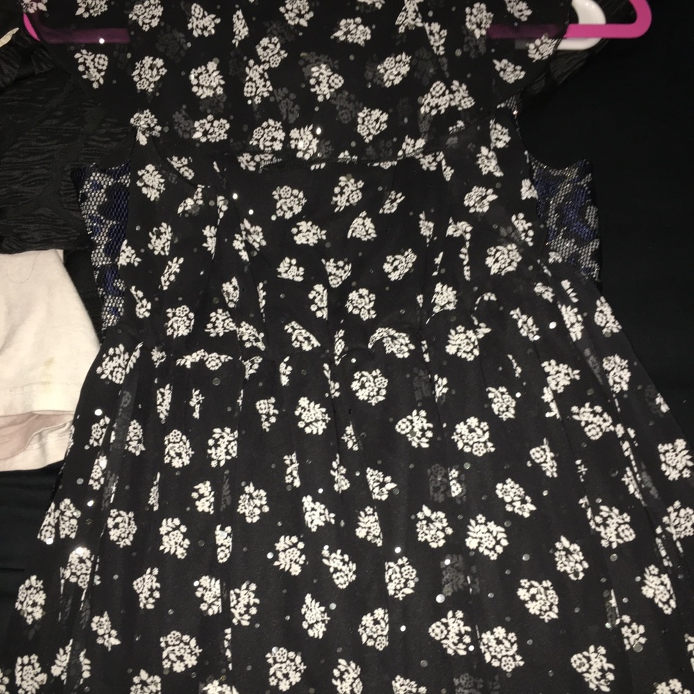 Cute black & white flower dress